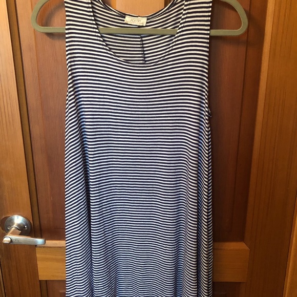 Summer dress - Picture 3 of 3